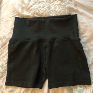 Alphalete Revival Shorts - Black size Small